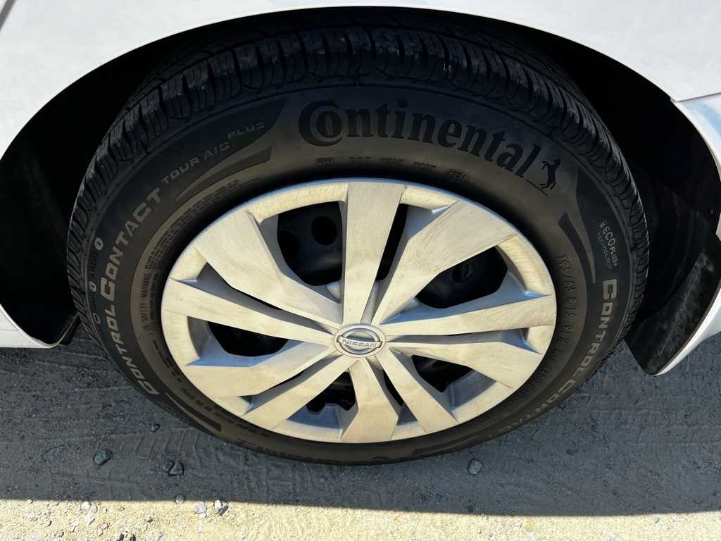 2020 Nissan Versa S 9