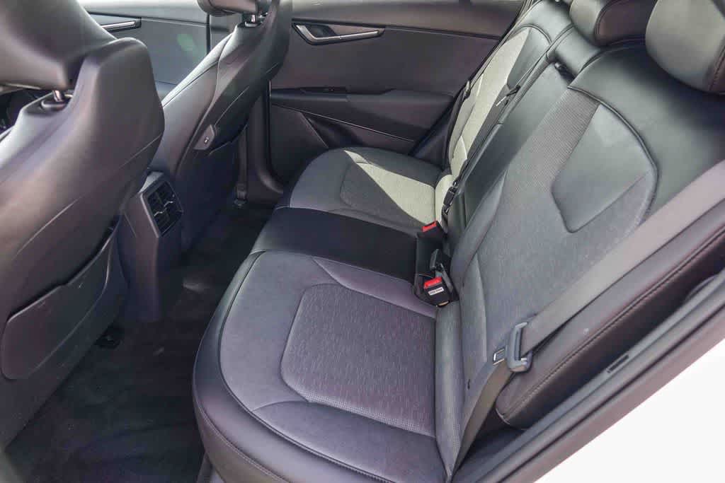 Thumbnail: 2023 Kia Niro - 17