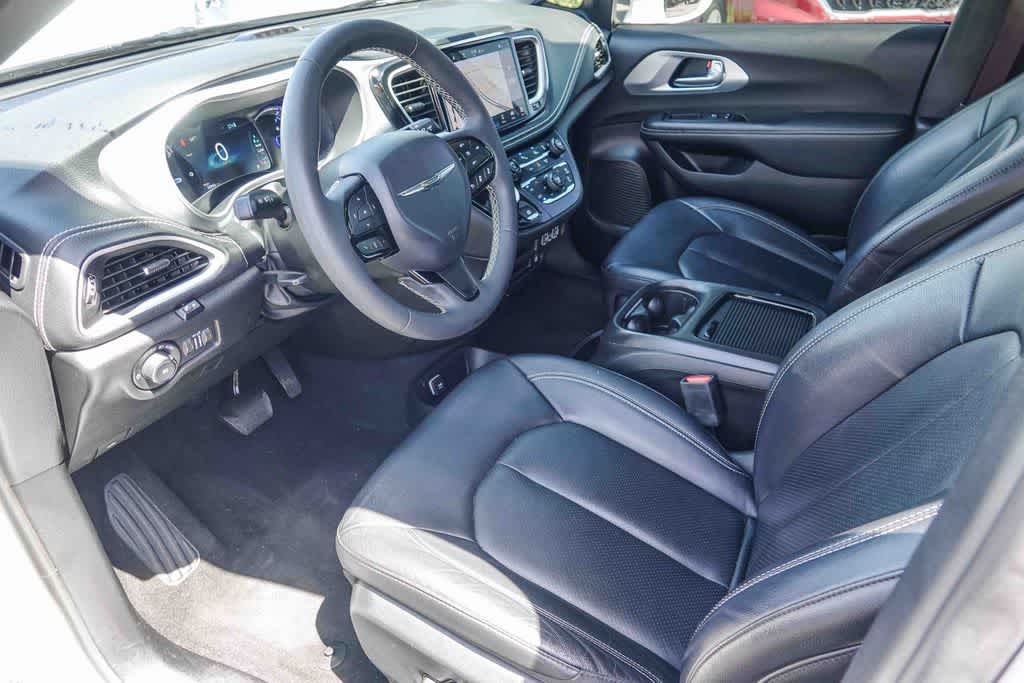 Thumbnail: 2022 Chrysler Pacifica - 16
