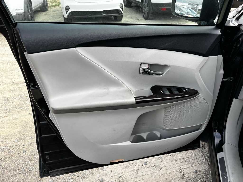 2010 Toyota Venza Base 13