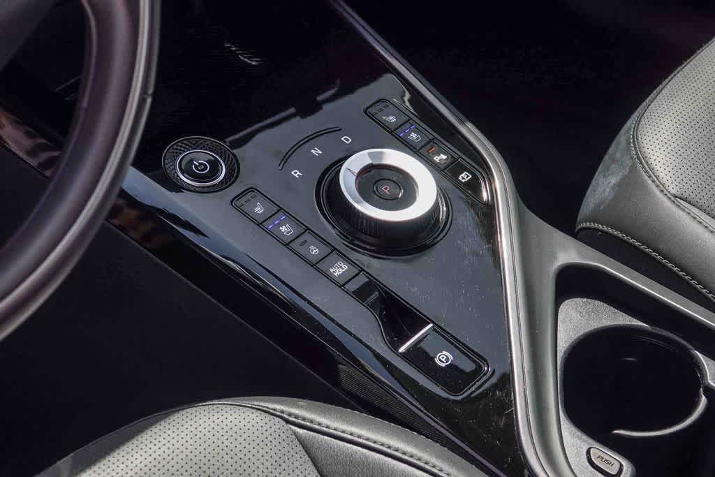 Thumbnail: 2023 Kia Niro - 18