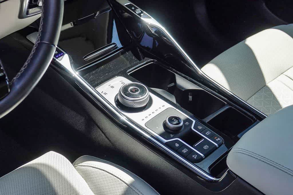 Thumbnail: 2023 Kia Sorento - 18