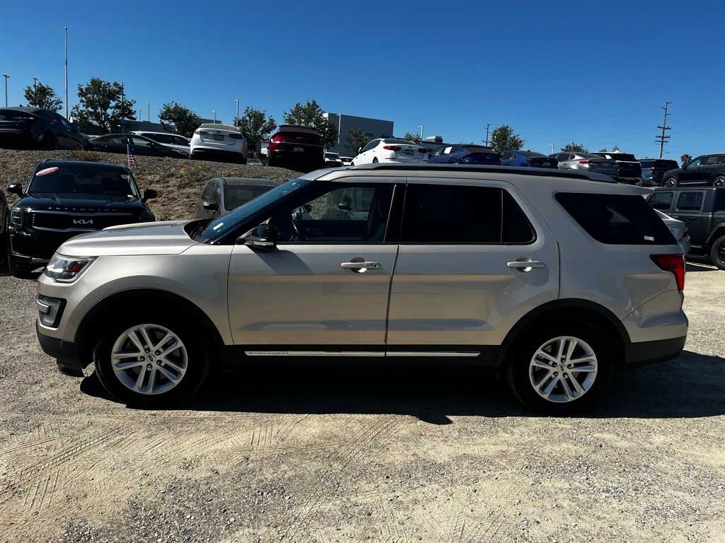 Thumbnail: 2017 Ford Explorer - 8