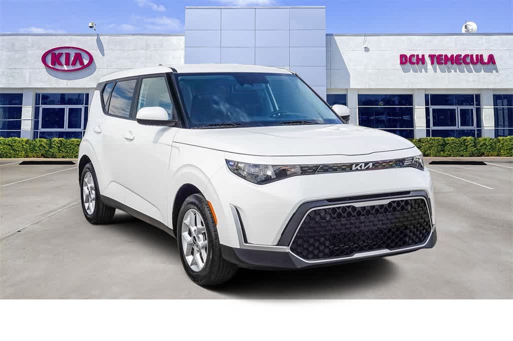 2023 Kia Soul LX photo 3
