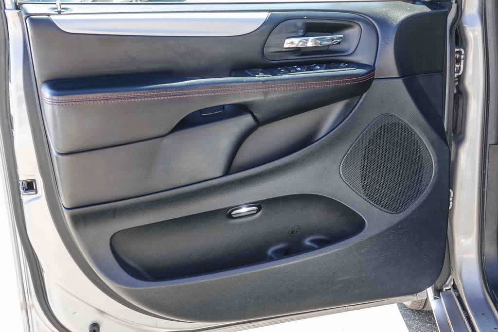 Thumbnail: 2018 Dodge Grand Caravan - 19