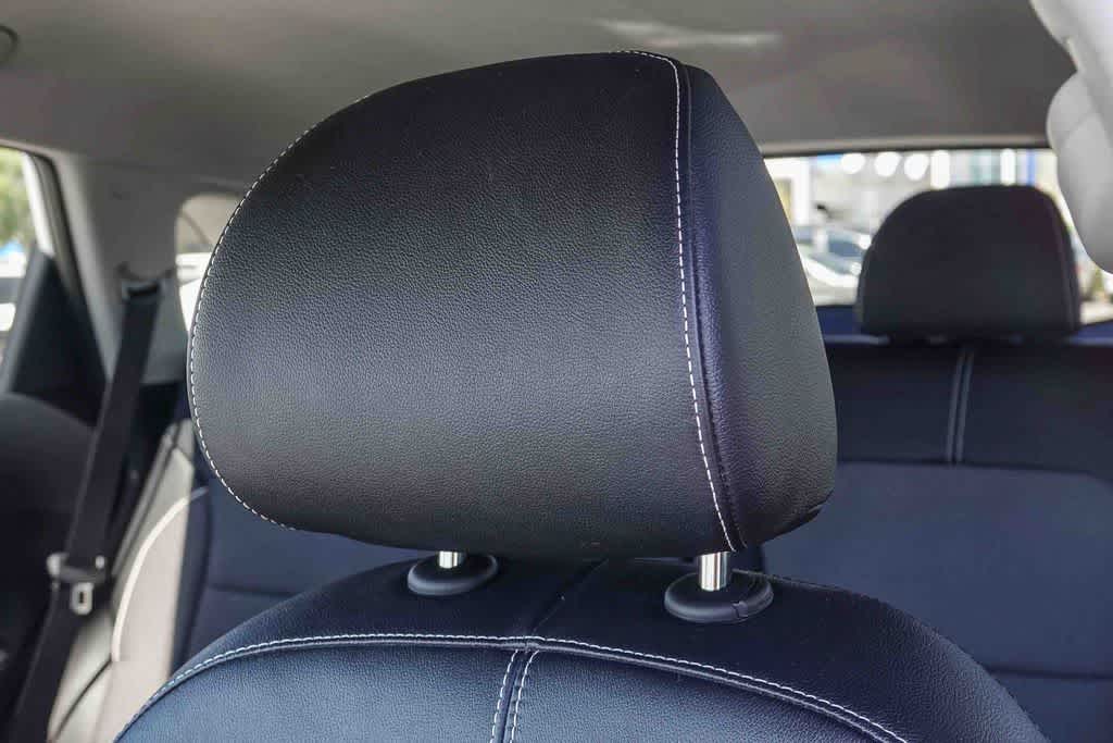 Thumbnail: 2022 Kia Niro - 24