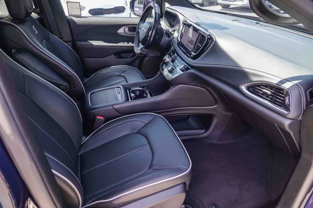 Thumbnail: 2025 Chrysler Pacifica - 15