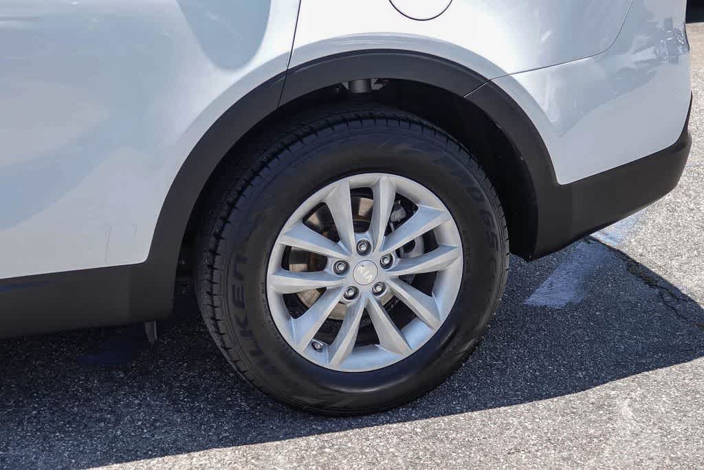 Thumbnail: 2018 Kia Sorento - 9