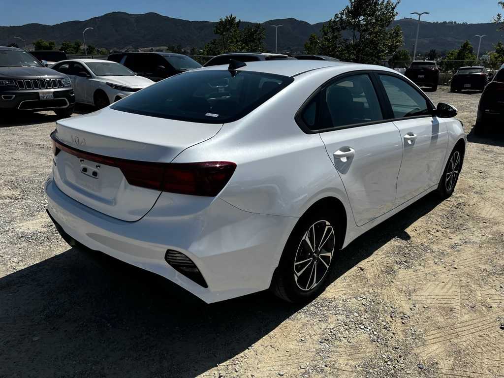 Thumbnail: 2023 Kia Forte - 5