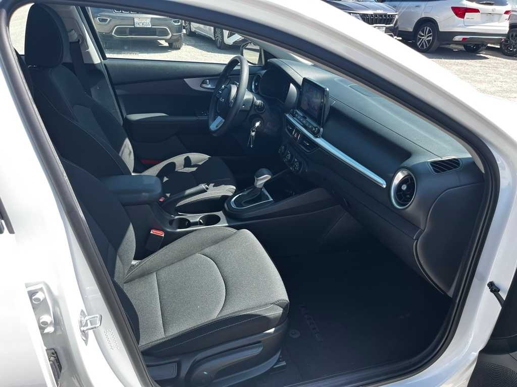 Thumbnail: 2023 Kia Forte - 19