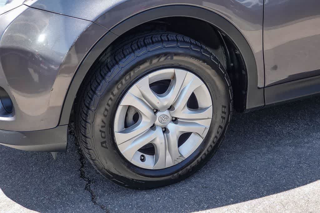 Thumbnail: 2015 Toyota RAV4 - 9