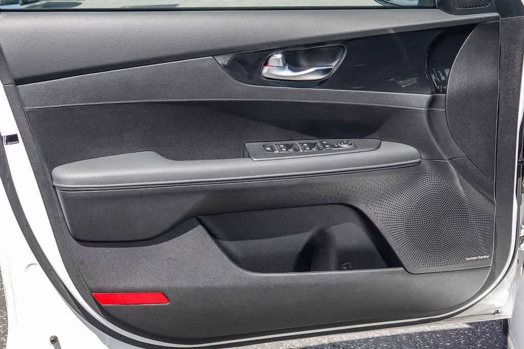 Thumbnail: 2023 Kia Forte - 19