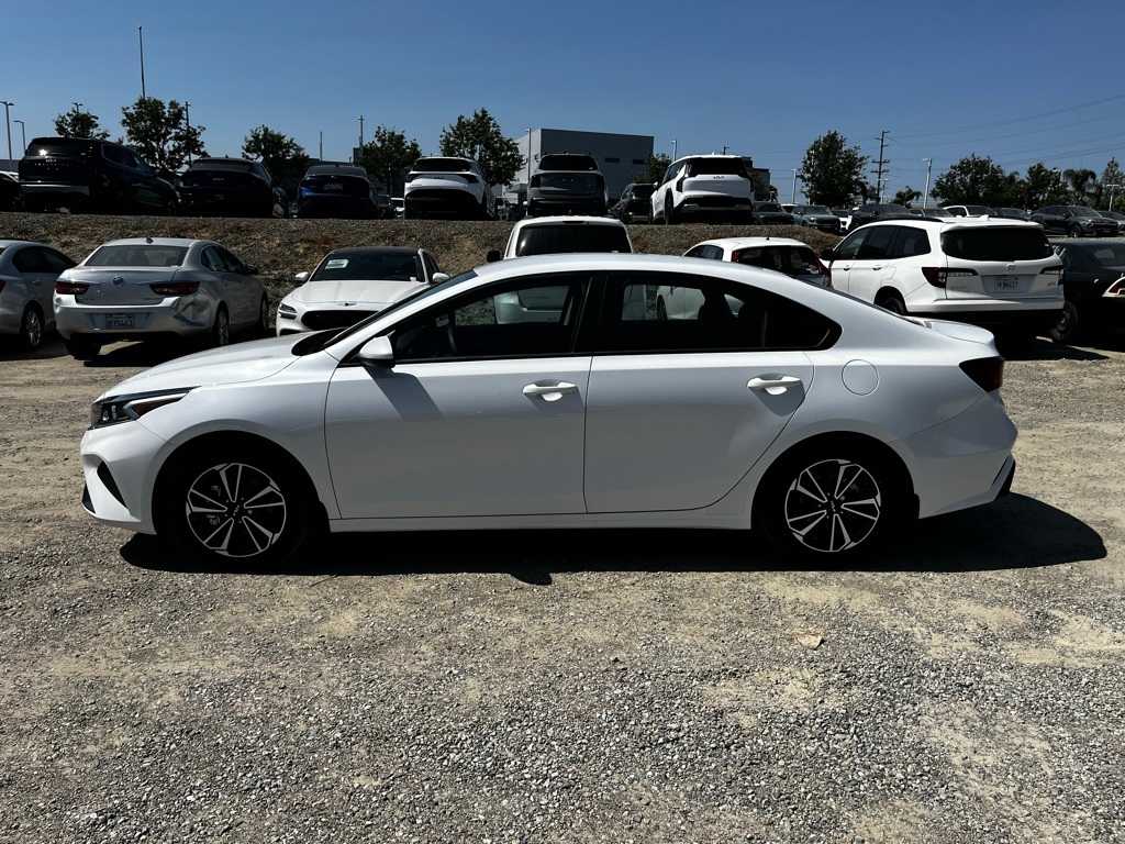 Thumbnail: 2023 Kia Forte - 8