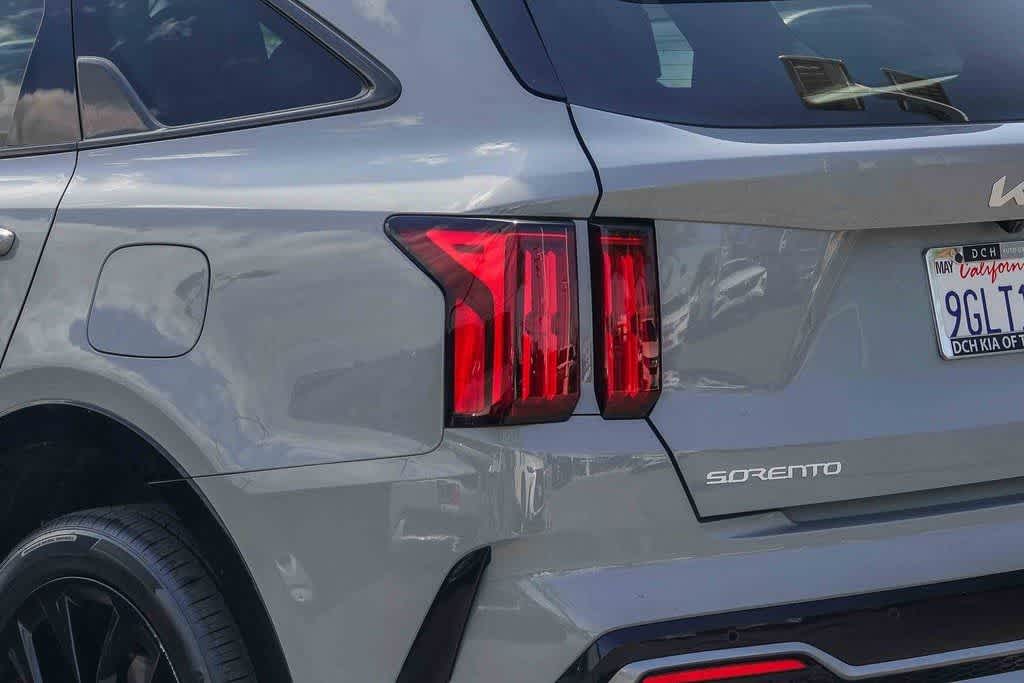 Thumbnail: 2023 Kia Sorento - 7