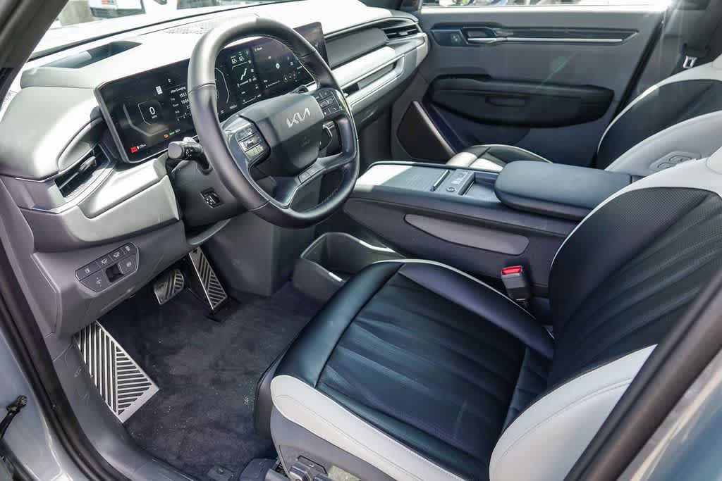 Thumbnail: 2024 Kia EV9 - 16