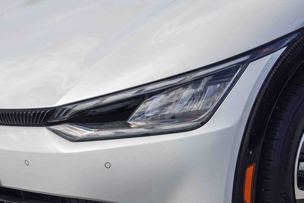 Thumbnail: 2023 Kia EV6 - 8