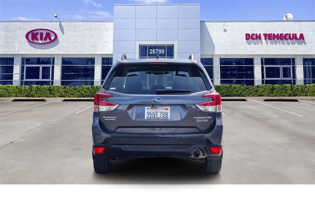 2023 Subaru Forester Premium photo 4