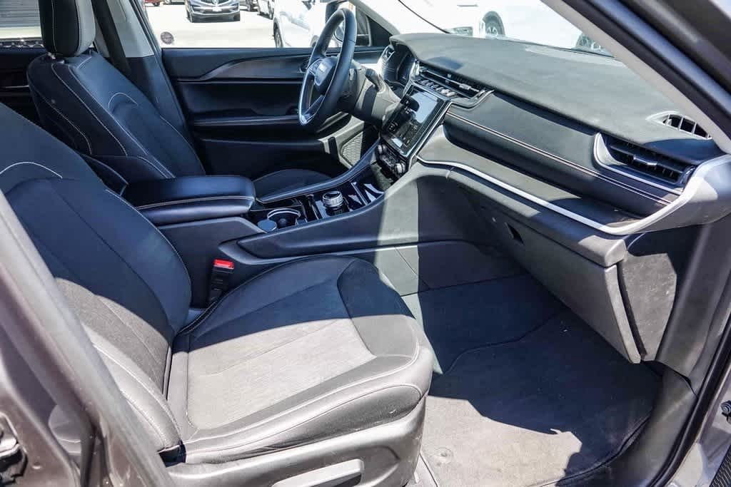 2023 Jeep Grand Cherokee Laredo 8