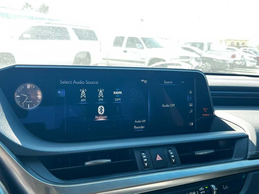 Thumbnail: 2021 Lexus ES - 15