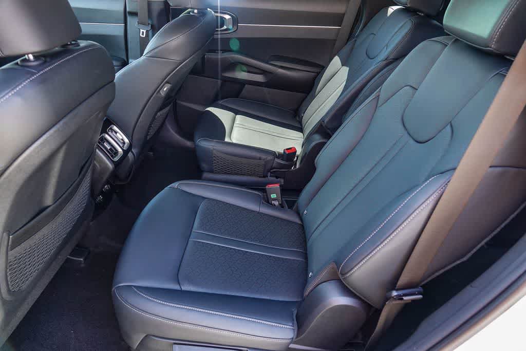 Thumbnail: 2023 Kia Sorento - 17