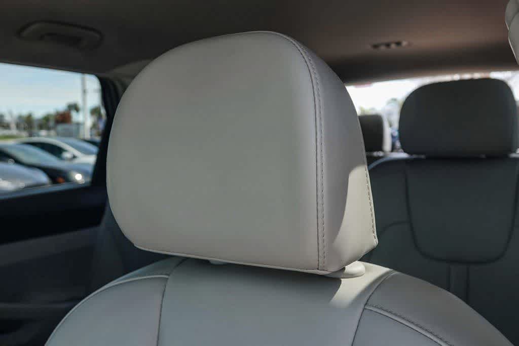 Thumbnail: 2023 Kia Sorento - 23