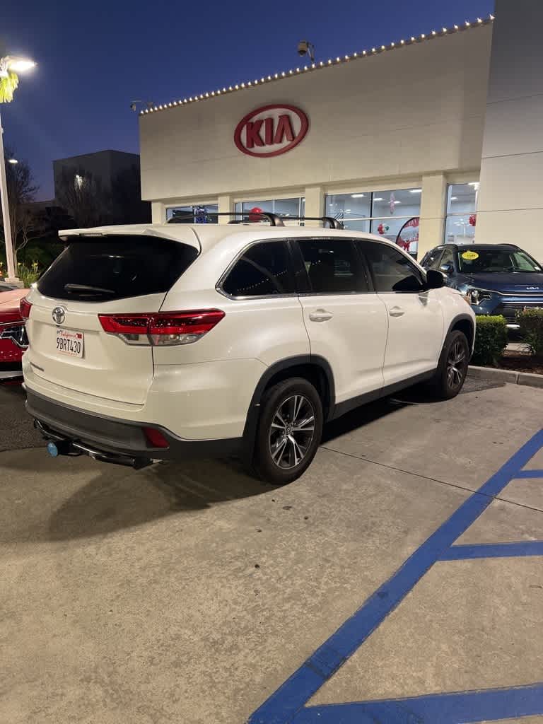 Thumbnail: 2019 Toyota Highlander - 4
