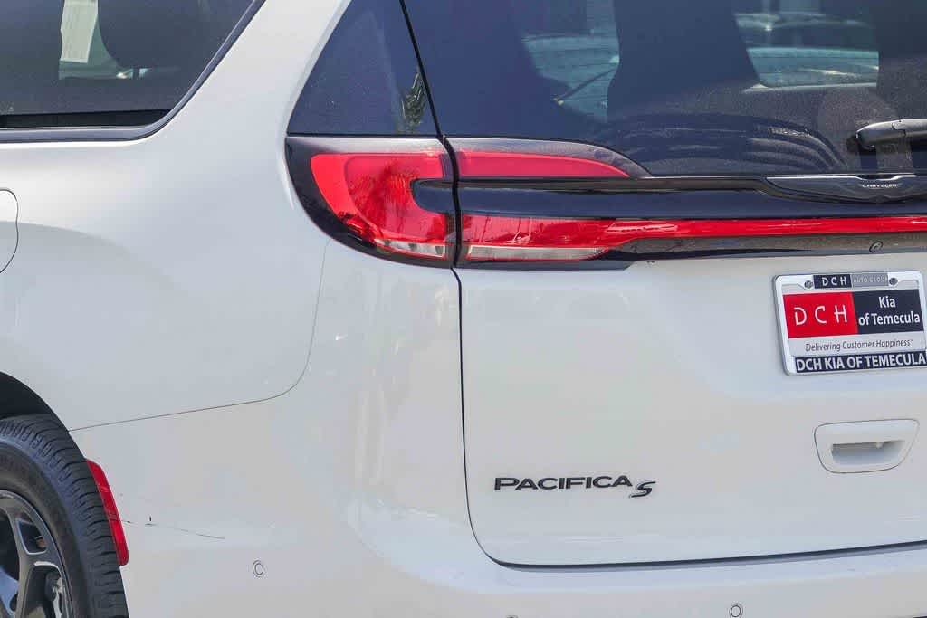 Thumbnail: 2022 Chrysler Pacifica - 7