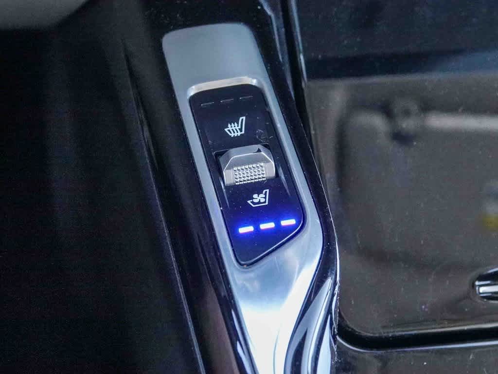 Thumbnail: 2023 Kia Sorento - 22