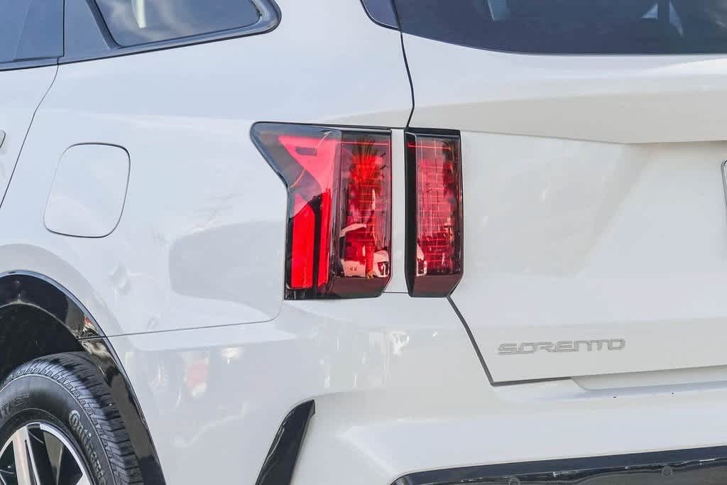 Thumbnail: 2023 Kia Sorento - 7