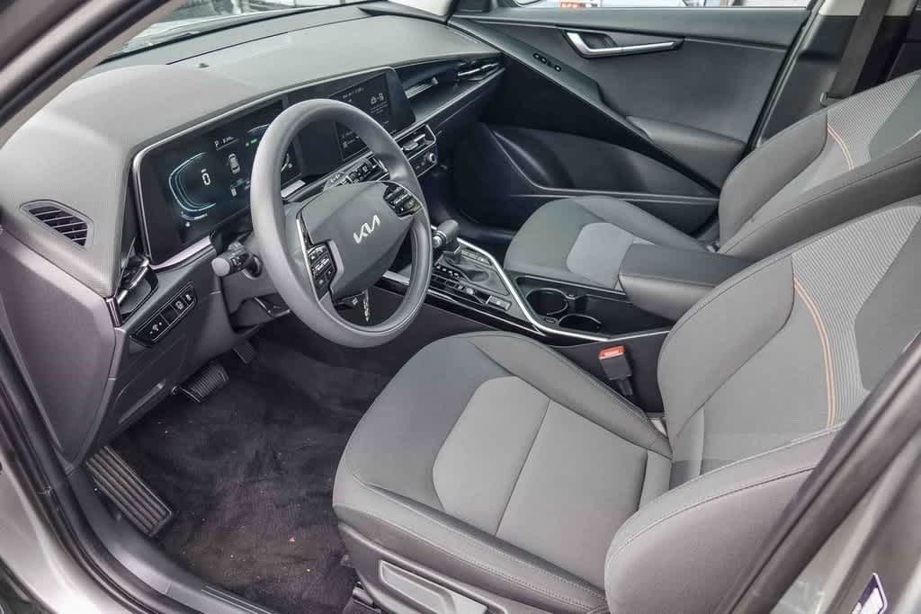 Thumbnail: 2025 Kia Niro - 16