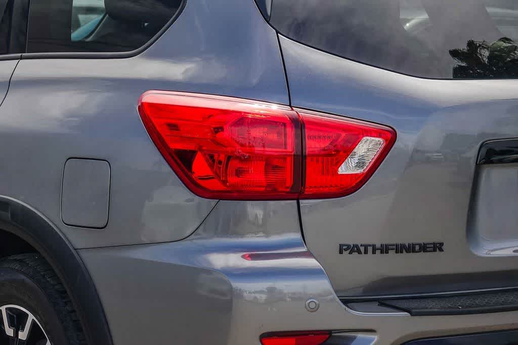 2020 Nissan Pathfinder SV photo 6