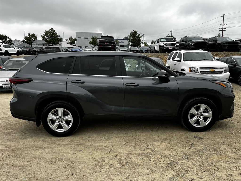 Thumbnail: 2024 Toyota Highlander - 4