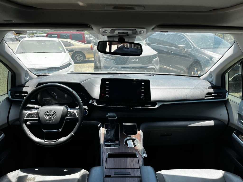 Thumbnail: 2022 Toyota Sienna - 21