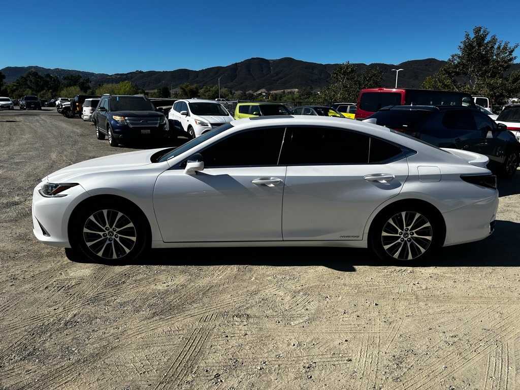 Thumbnail: 2021 Lexus ES - 8