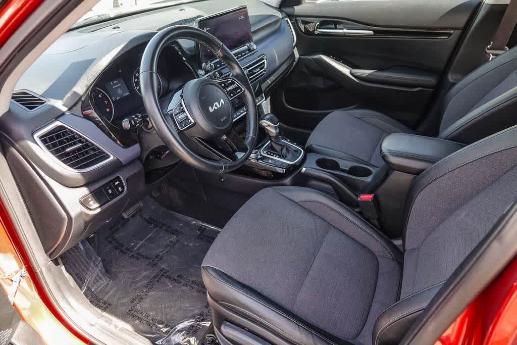 Thumbnail: 2022 Kia Seltos - 16