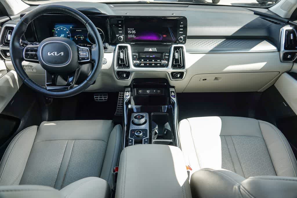 Thumbnail: 2023 Kia Sorento - 11
