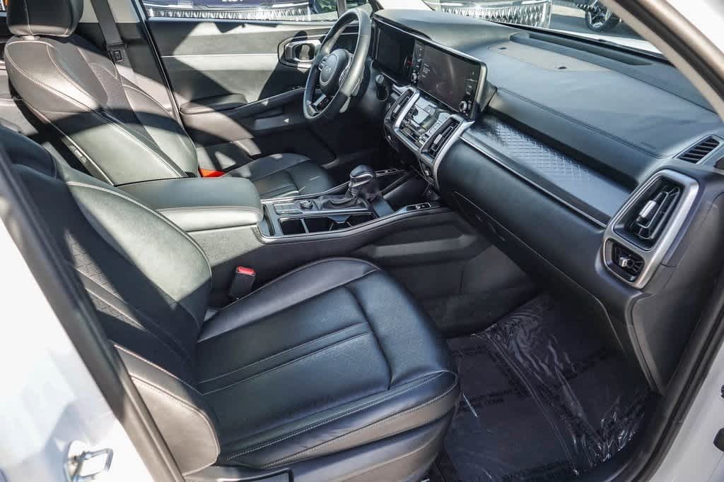 Thumbnail: 2023 Kia Sorento - 15