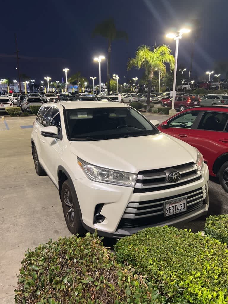Thumbnail: 2019 Toyota Highlander - 3