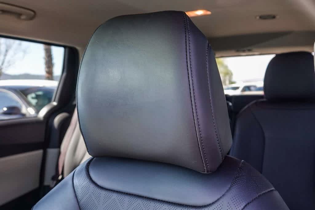 Thumbnail: 2022 Kia Carnival - 23