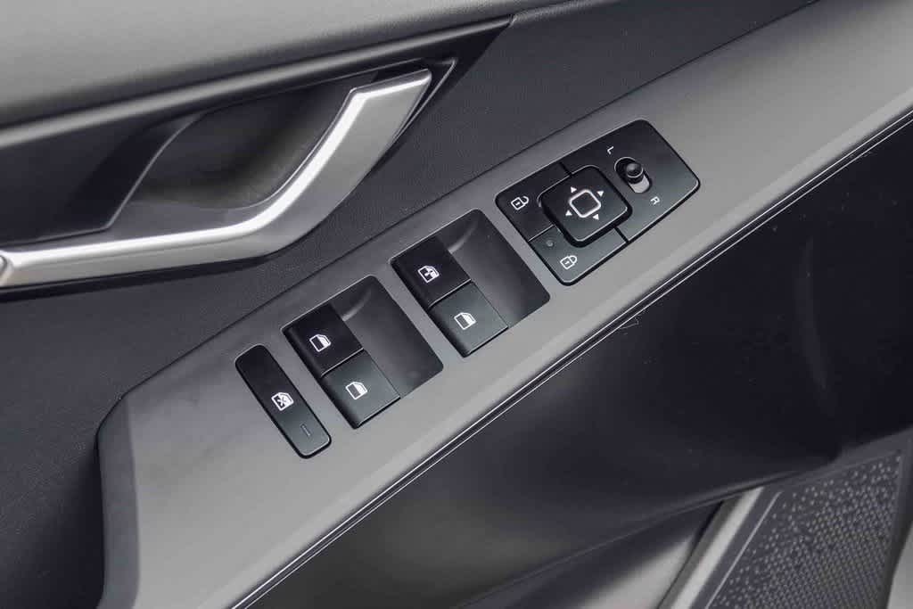 Thumbnail: 2025 Kia Niro - 20