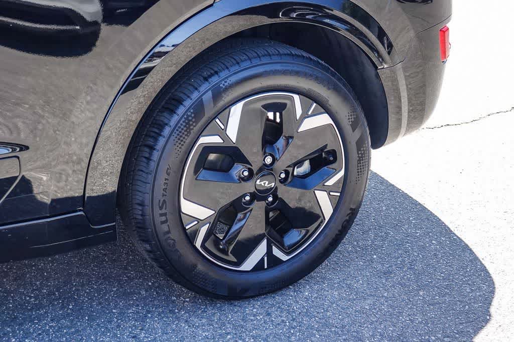 Thumbnail: 2024 Kia Niro - 9