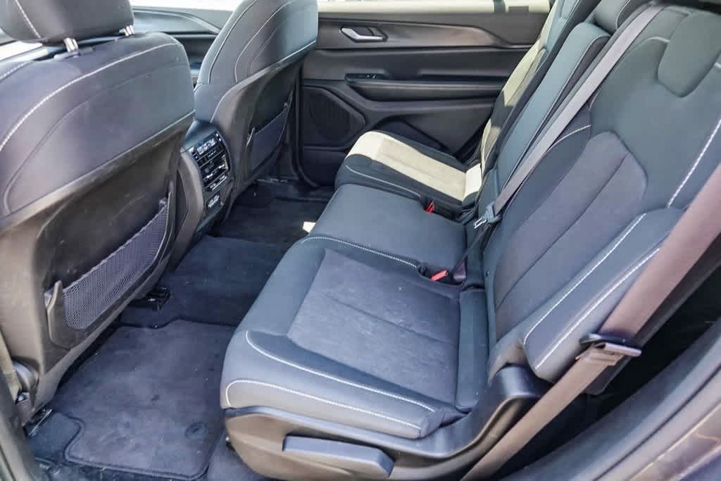 2023 Jeep Grand Cherokee Laredo 10