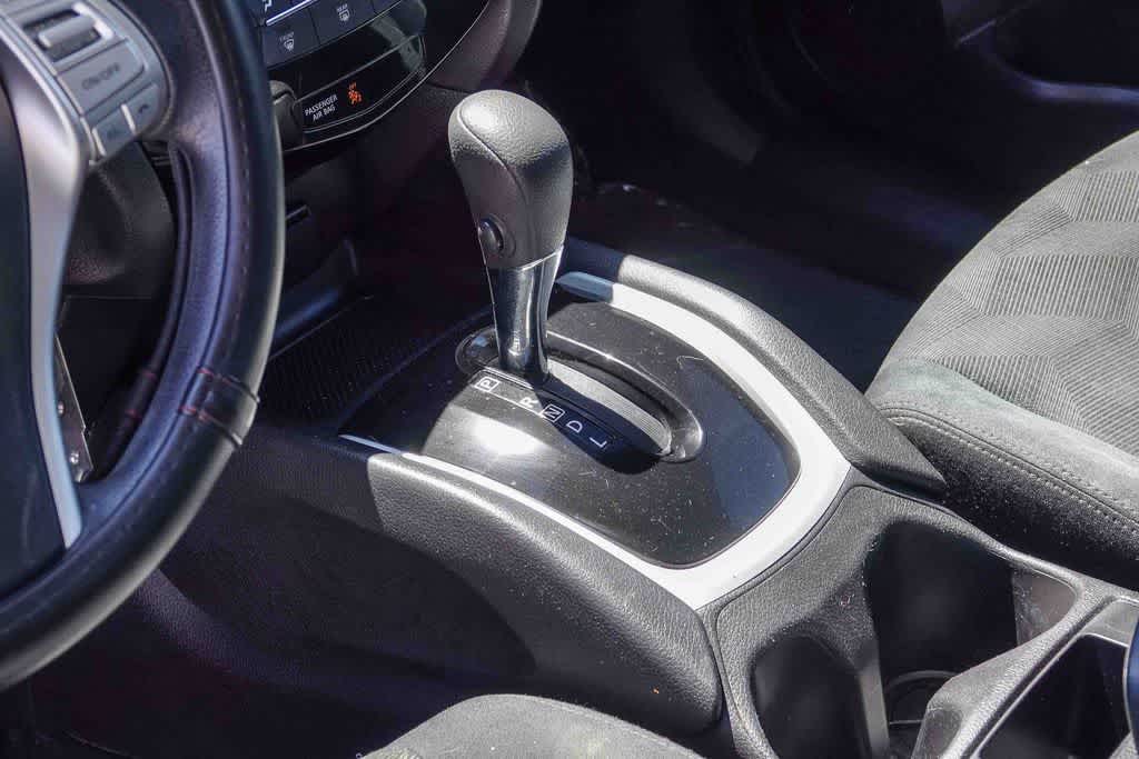 Thumbnail: 2016 Nissan Rogue - 13