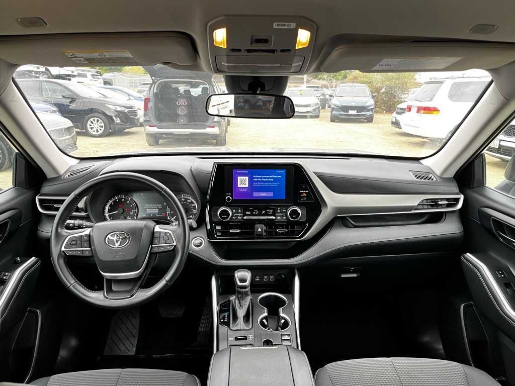 Thumbnail: 2024 Toyota Highlander - 20