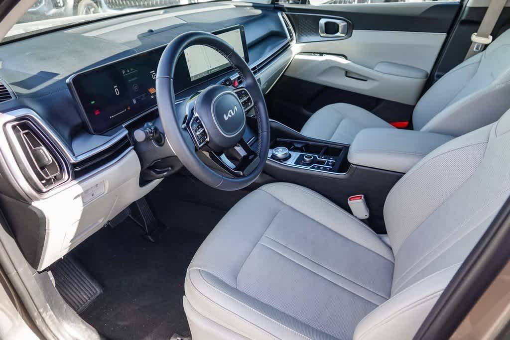 Thumbnail: 2025 Kia Sorento - 16