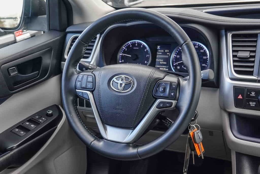 Thumbnail: 2017 Toyota Highlander - 14
