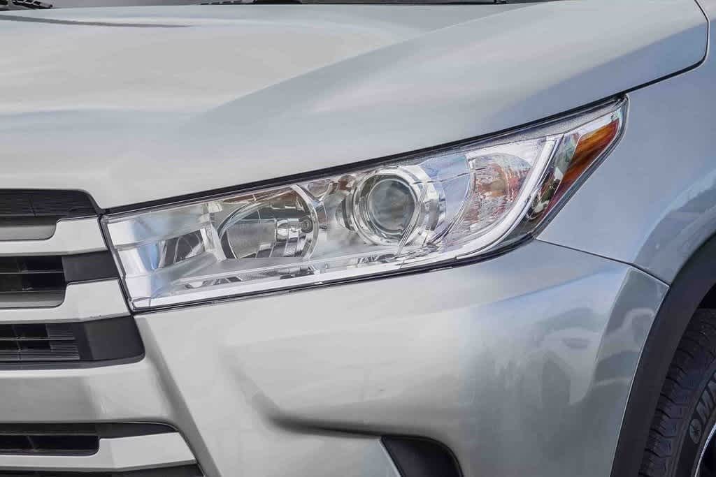 Thumbnail: 2017 Toyota Highlander - 8