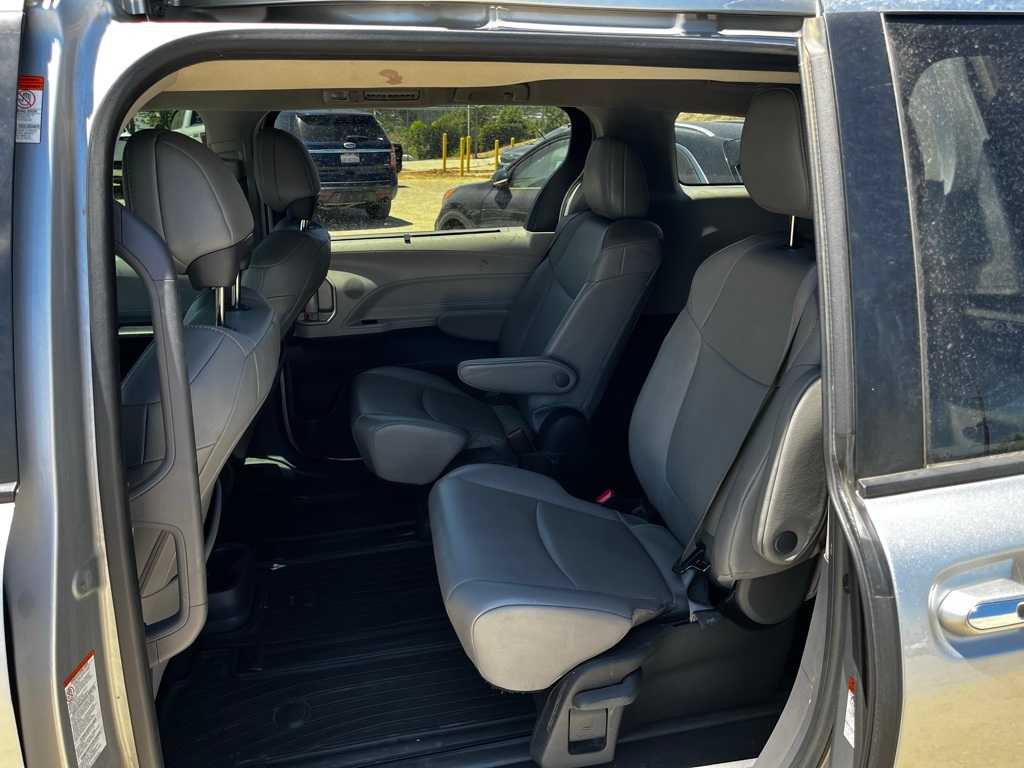 Thumbnail: 2022 Toyota Sienna - 12
