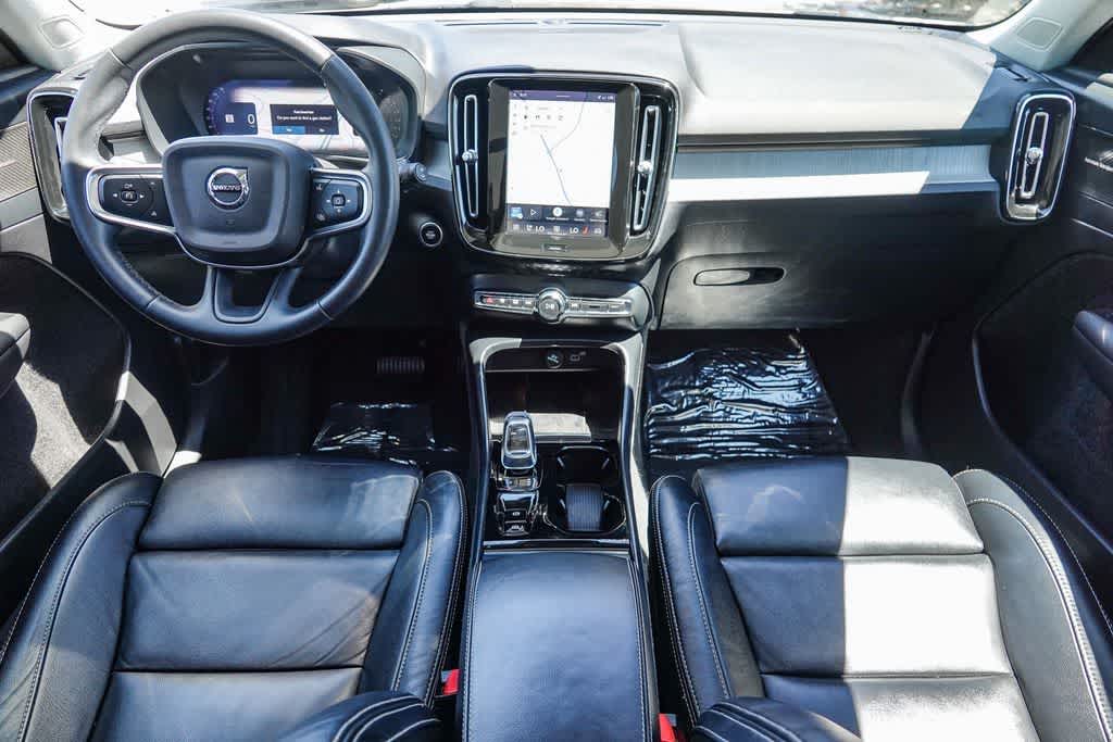 Thumbnail: 2024 Volvo XC40 - 10