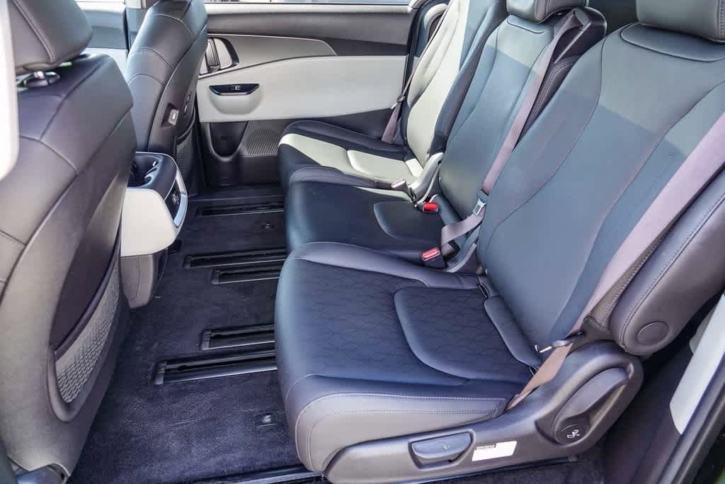 Thumbnail: 2022 Kia Carnival - 17